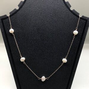 Sterling silver 925 chain necklace with freshwater pearls.